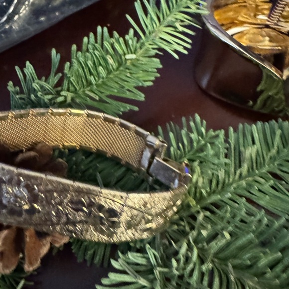 Source Unknown Gold and Silver Floral Bracelet - Picture 4 of 4